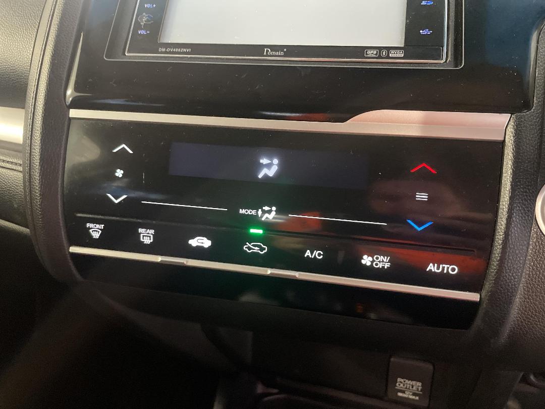 Photo '28' of Honda FIT