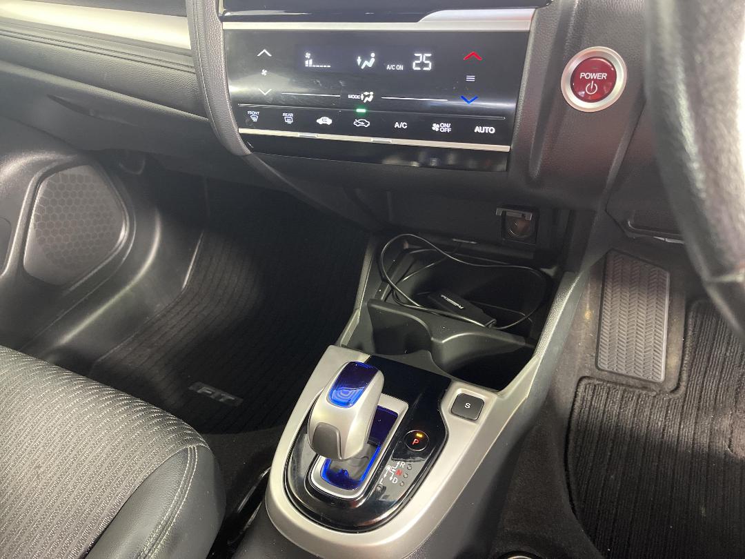 Photo '18' of Honda FIT Photo '18' of Honda FIT