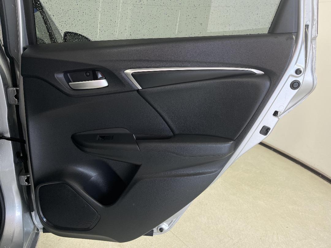 Photo '19' of Honda FIT Photo '19' of Honda FIT