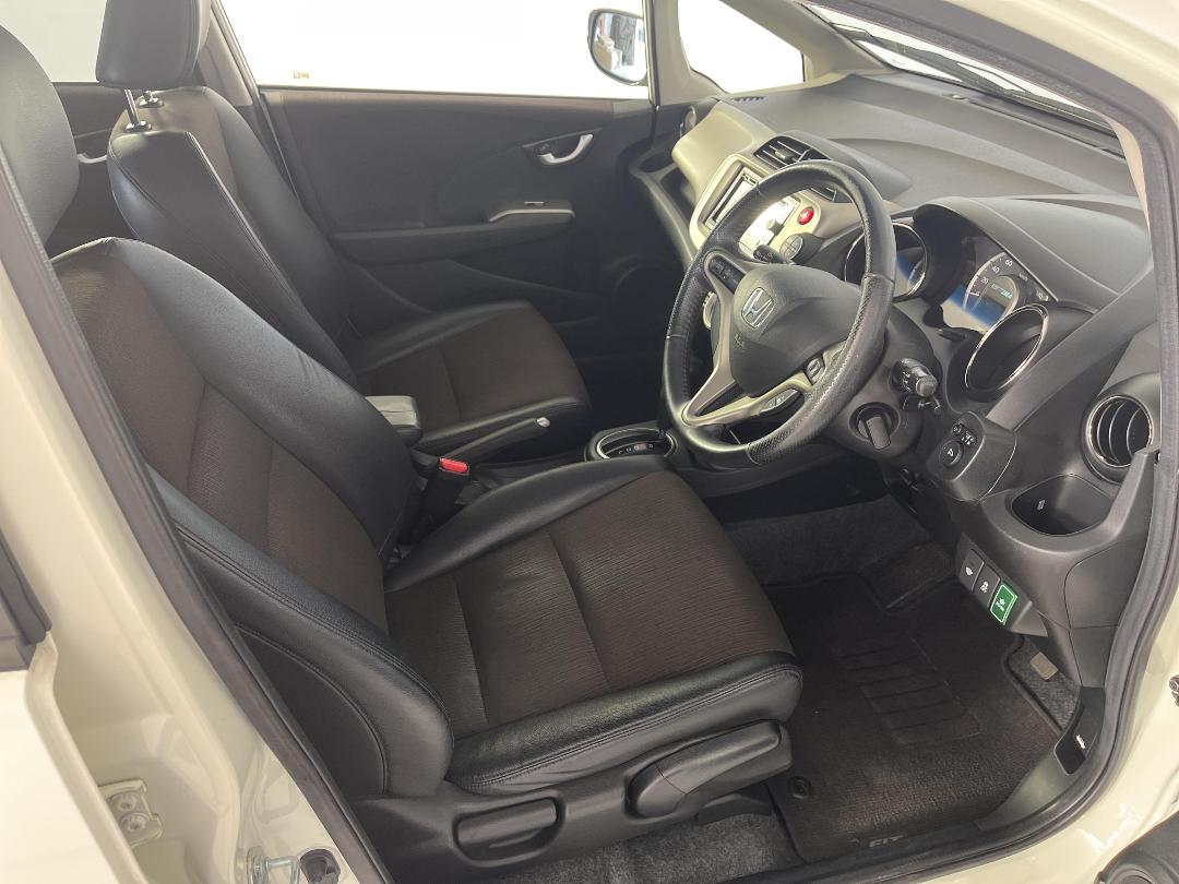 Photo '16' of Honda FIT