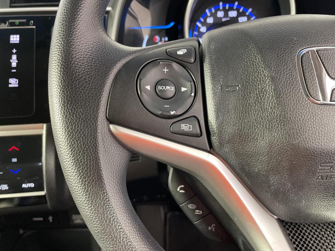 Photo '28' of Honda FIT