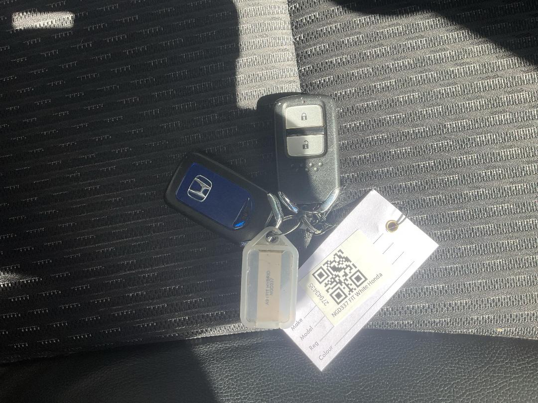 Photo '23' of Honda FIT Hybrid Photo '23' of Honda FIT Hybrid