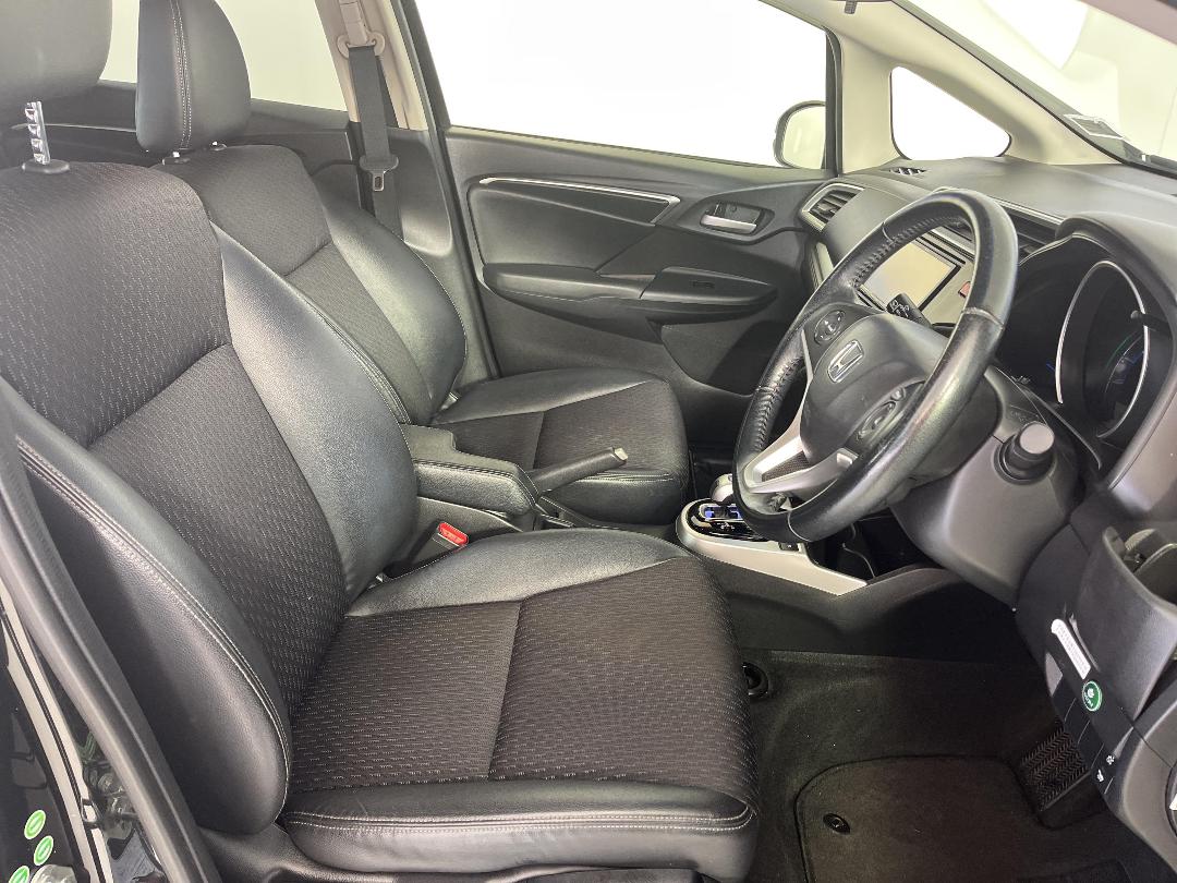 Photo '16' of Honda FIT Photo '16' of Honda FIT