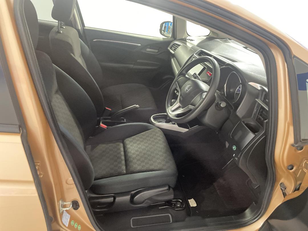 Photo '16' of Honda FIT Photo '16' of Honda FIT