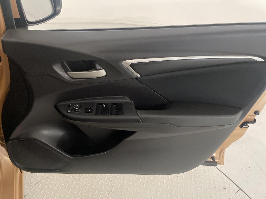 Photo '15' of Honda FIT Photo '15' of Honda FIT