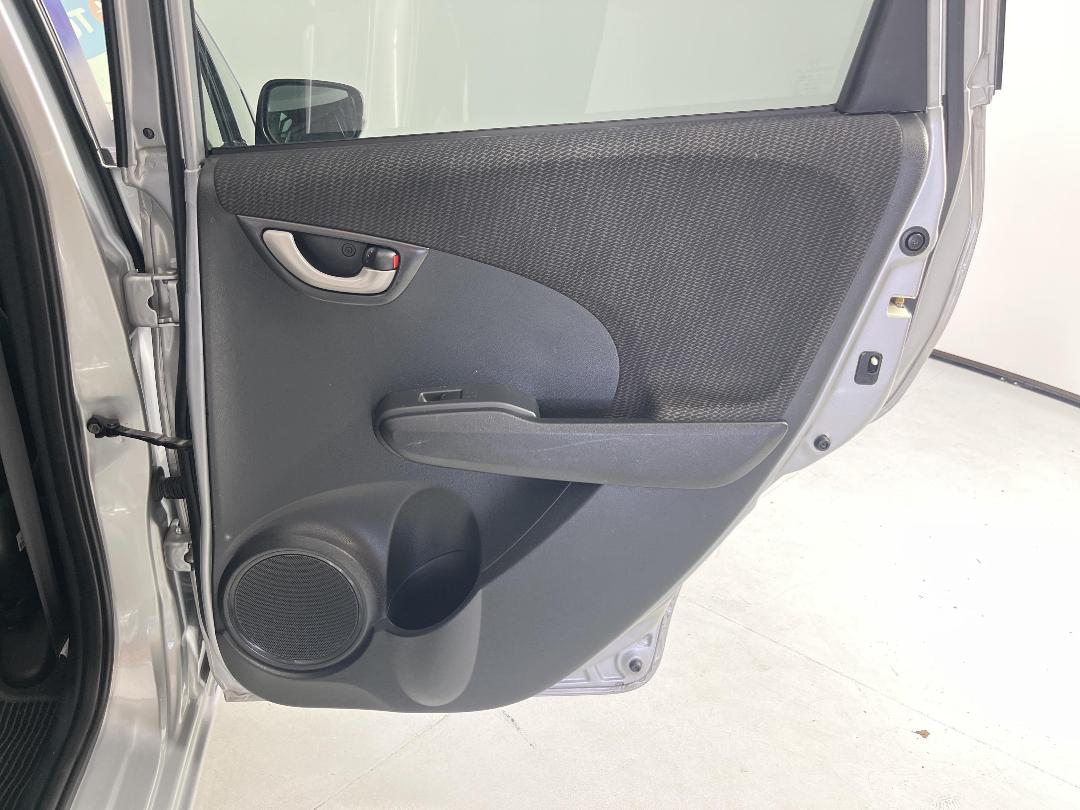 Photo '19' of Honda FIT Photo '19' of Honda FIT