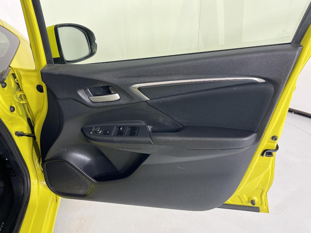 Photo '15' of Honda FIT