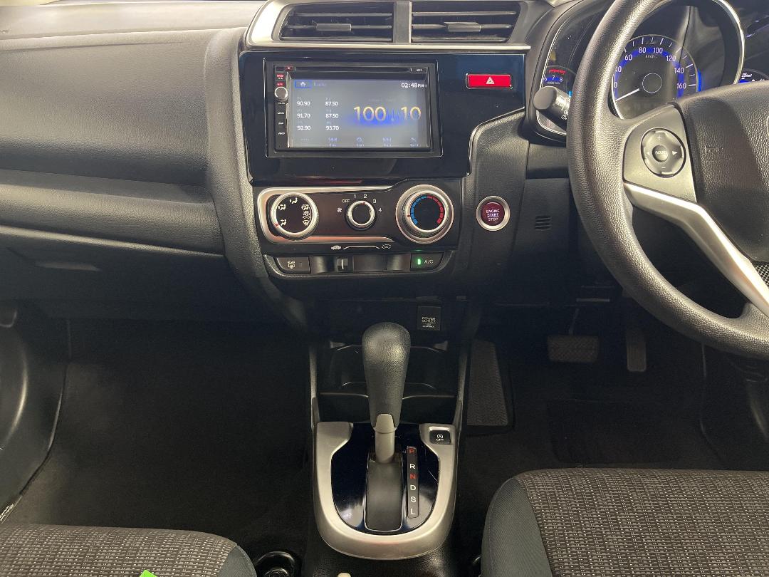 Photo '18' of Honda FIT