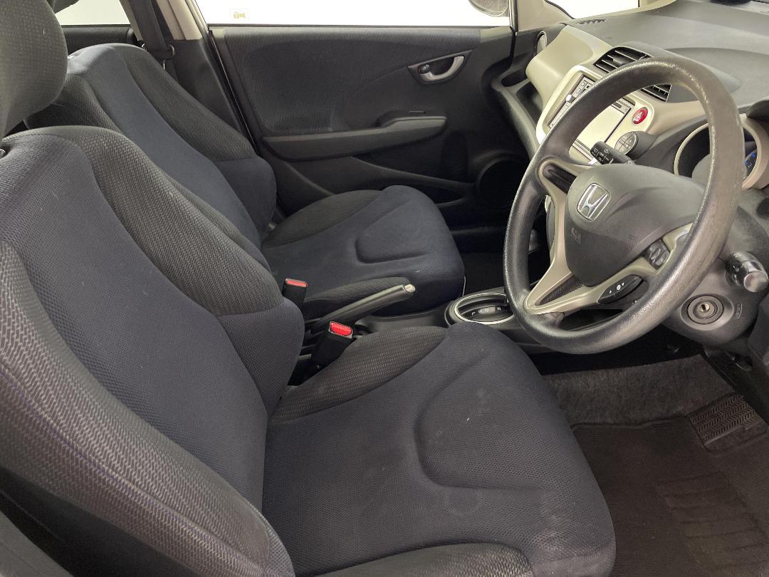 Photo '16' of Honda FIT