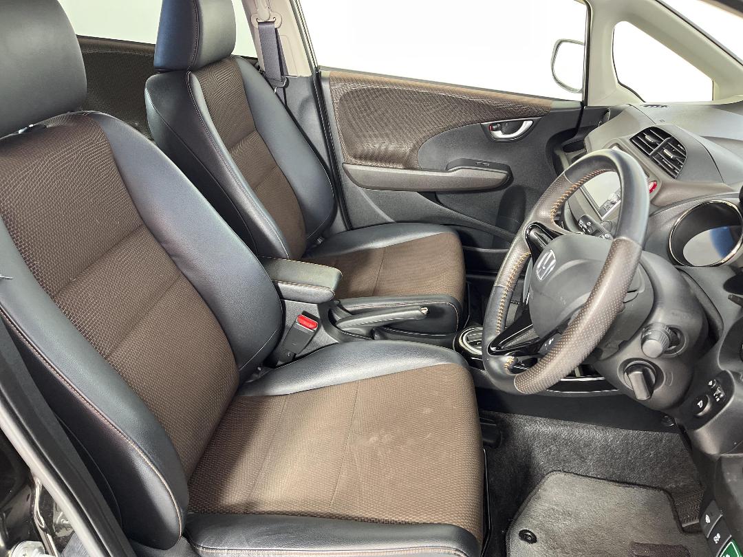 Photo '16' of Honda FIT Shuttle Photo '16' of Honda FIT Shuttle