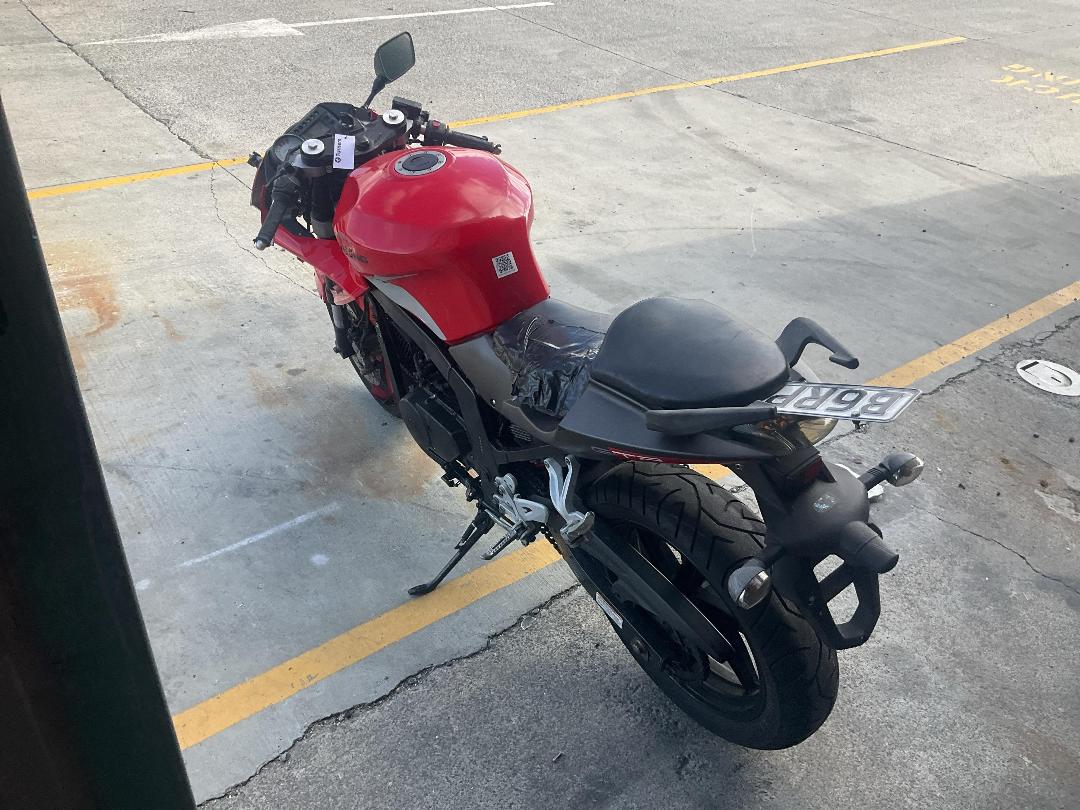 Photo '4' of Hyosung GT250 R