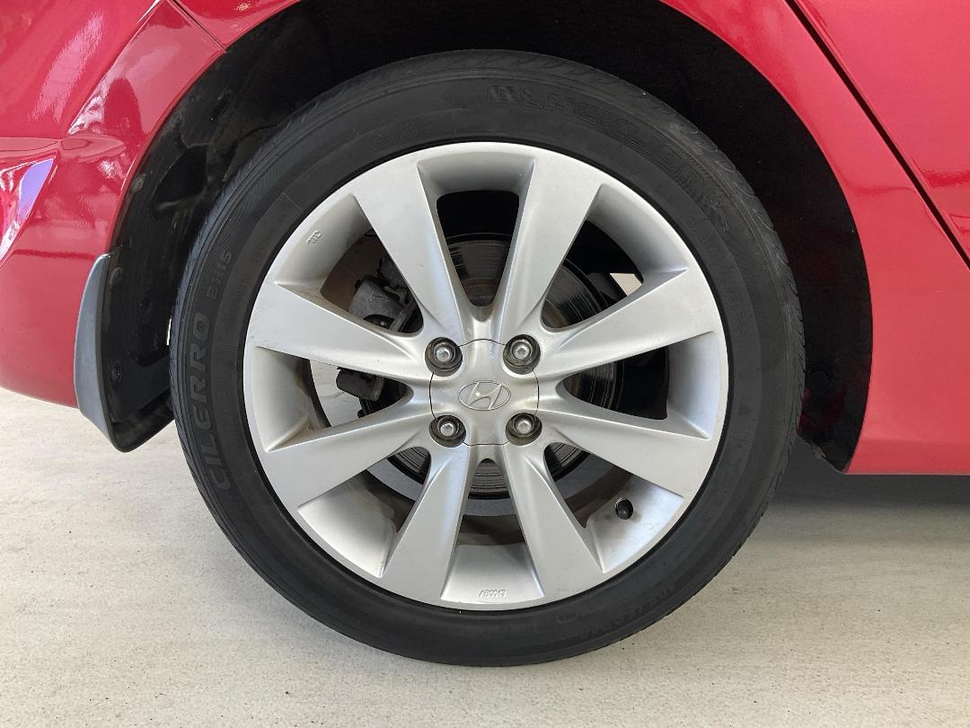 Photo '12' of Hyundai Accent