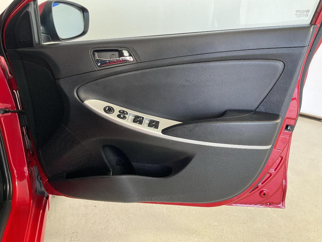 Photo '15' of Hyundai Accent