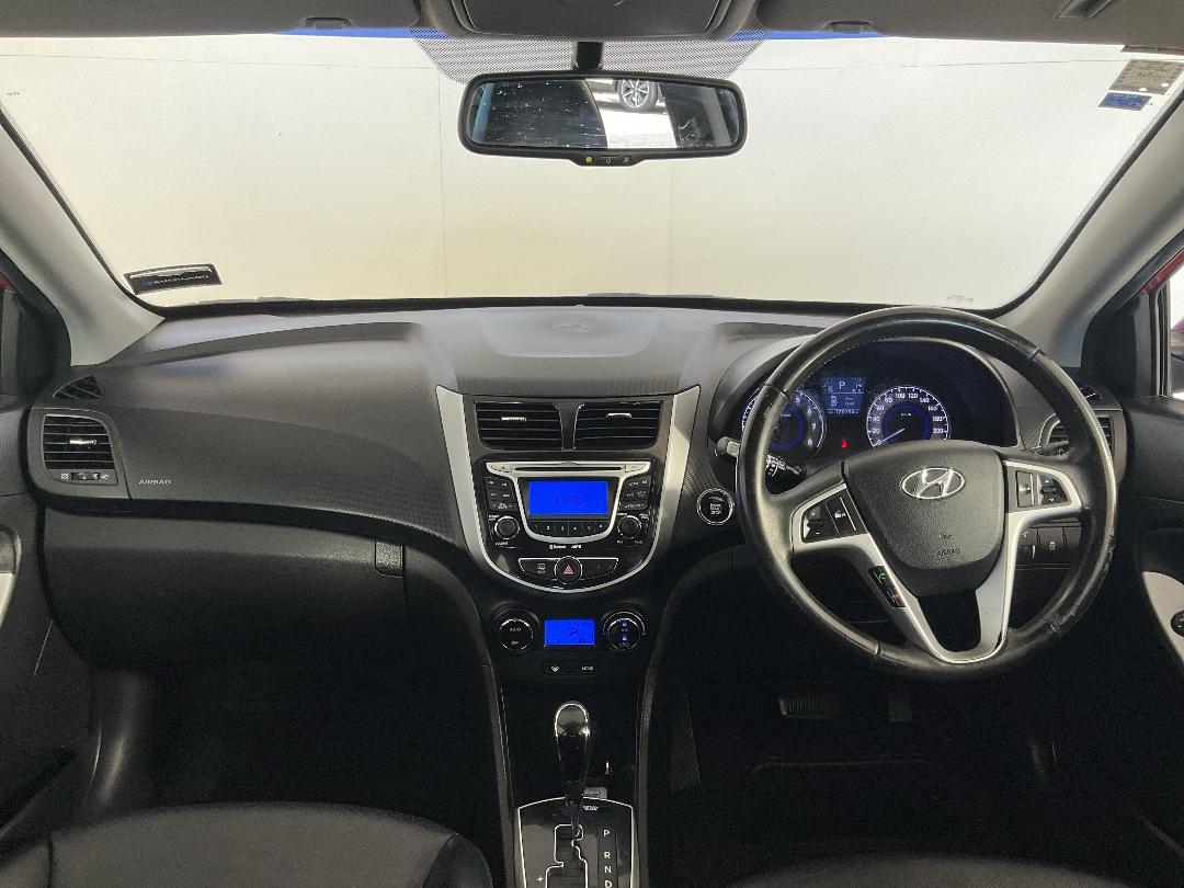 Photo '17' of Hyundai Accent