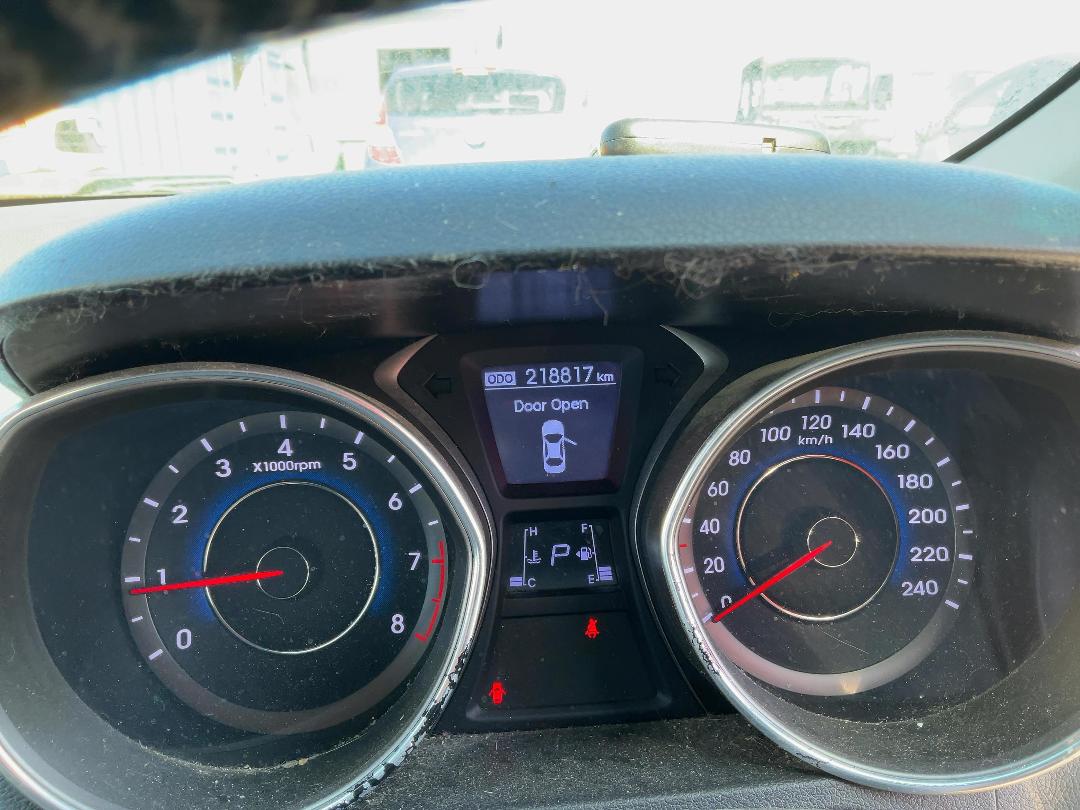 Photo '8' of Hyundai Elantra