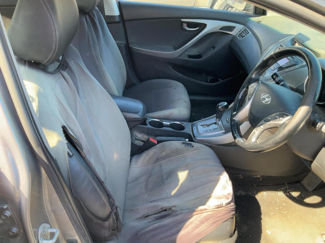 Photo '11' of Hyundai Elantra