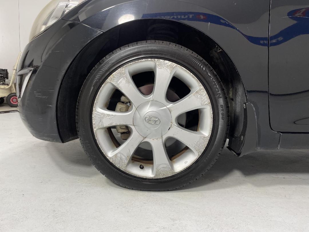 Photo '10' of Hyundai Elantra Photo '10' of Hyundai Elantra