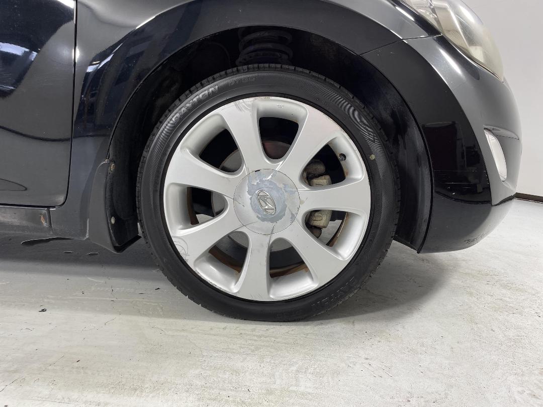 Photo '9' of Hyundai Elantra Photo '9' of Hyundai Elantra