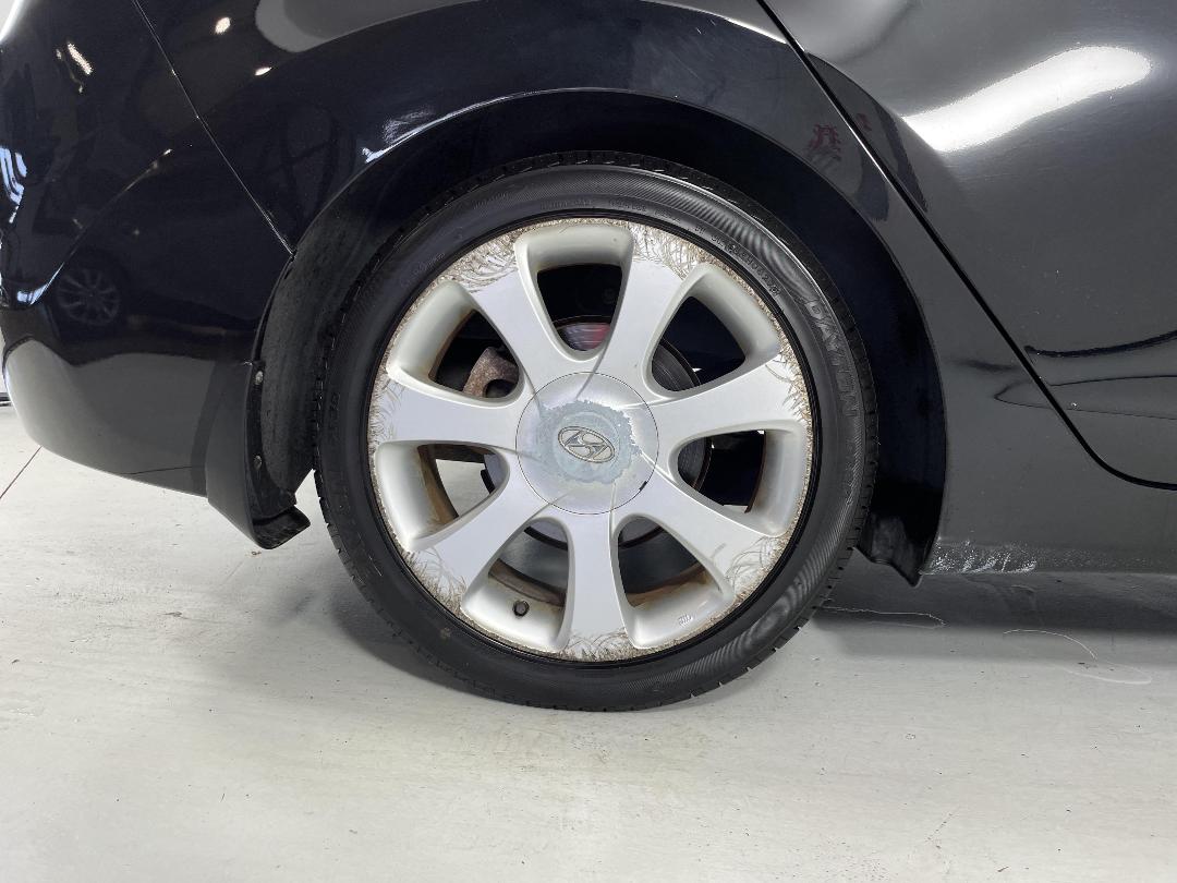 Photo '12' of Hyundai Elantra Photo '12' of Hyundai Elantra