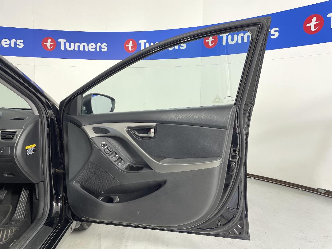 Photo '15' of Hyundai Elantra Photo '15' of Hyundai Elantra