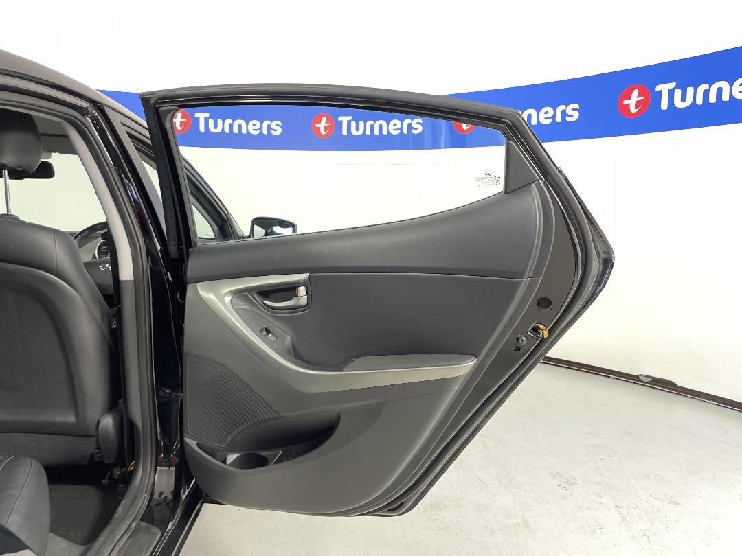 Photo '19' of Hyundai Elantra Photo '19' of Hyundai Elantra