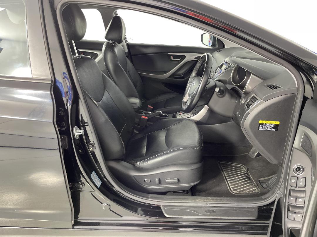 Photo '16' of Hyundai Elantra Photo '16' of Hyundai Elantra