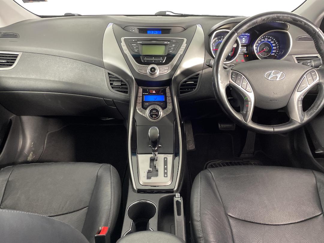 Photo '18' of Hyundai Elantra Photo '18' of Hyundai Elantra