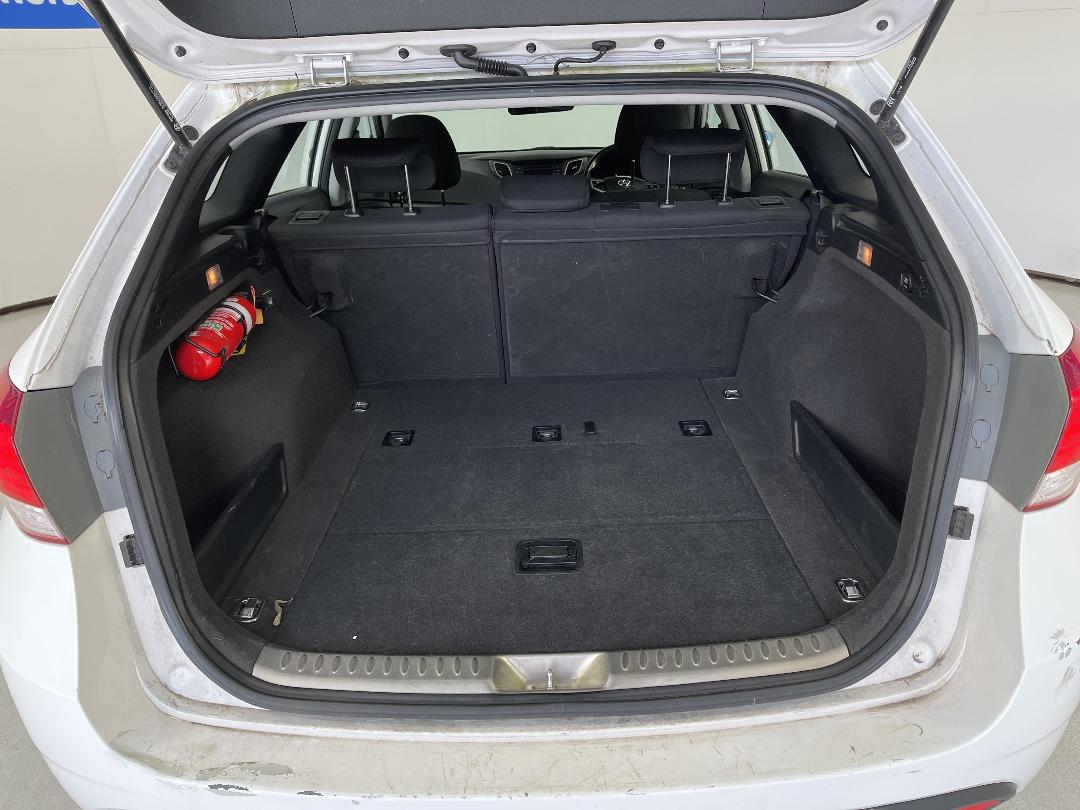 Photo '14' of Hyundai I40 Photo '14' of Hyundai I40