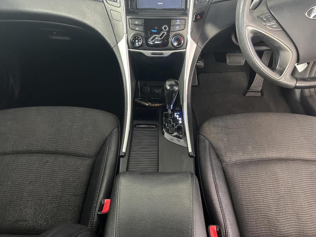 Photo '18' of Hyundai I45