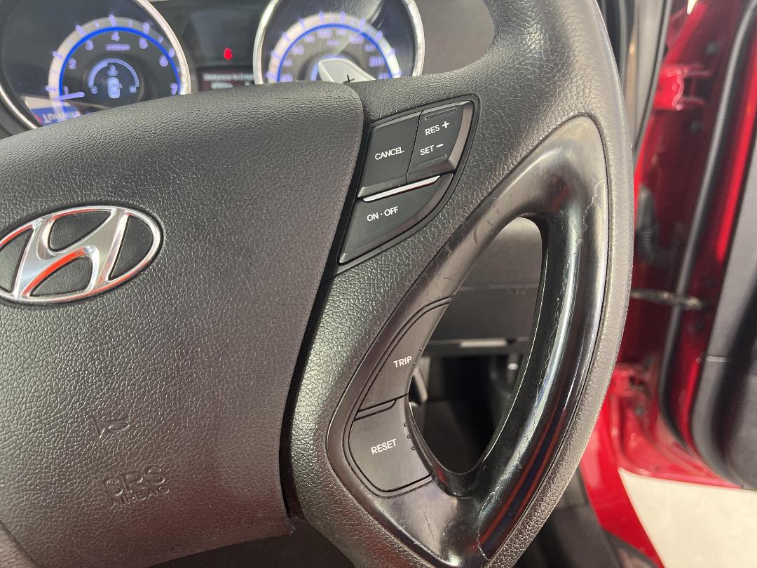 Photo '24' of Hyundai I45