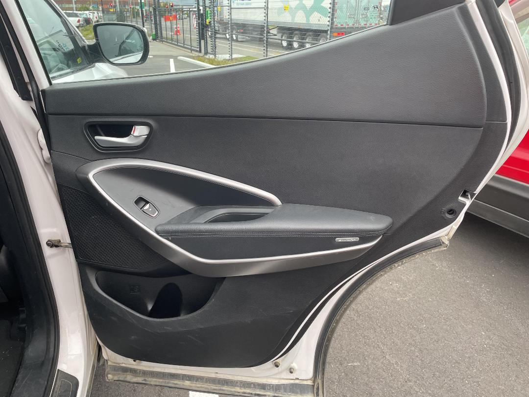 Photo '17' of Hyundai Santa FE DM Photo '17' of Hyundai Santa FE DM