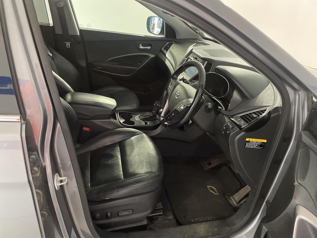 Photo '16' of Hyundai Santa FE