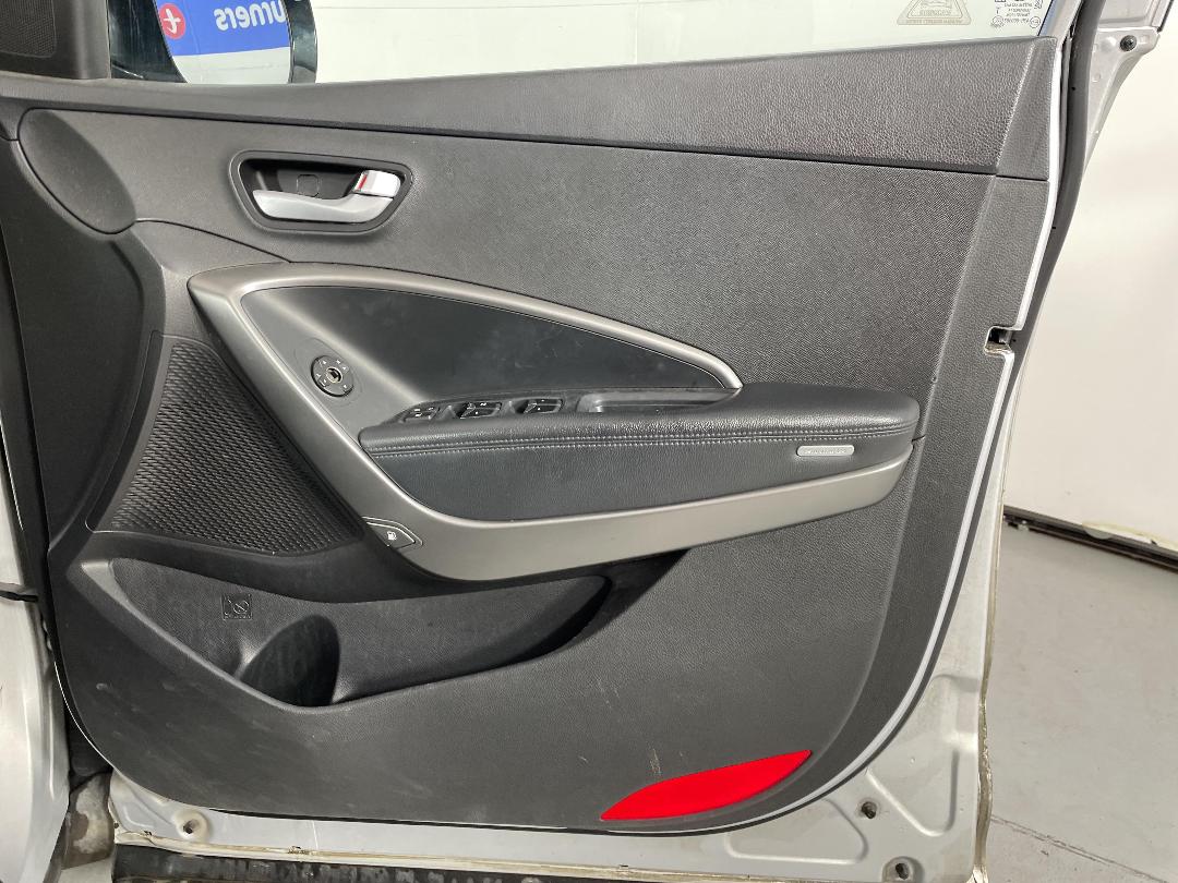 Photo '15' of Hyundai Santa FE Photo '15' of Hyundai Santa FE