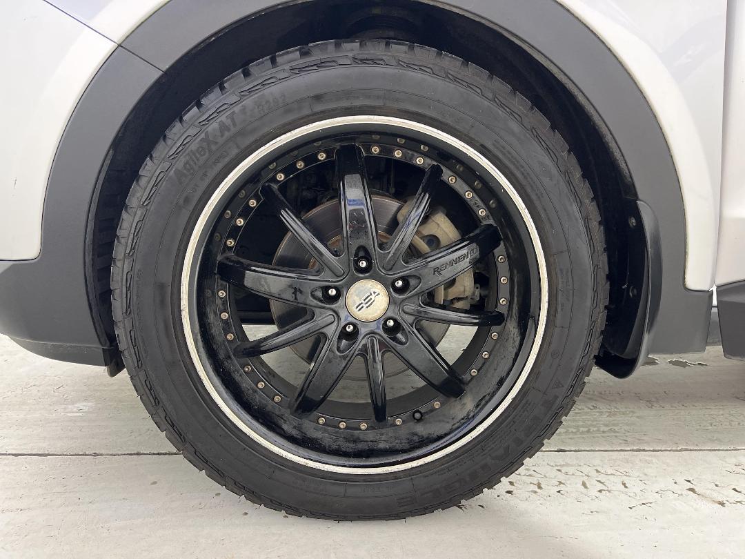 Photo '10' of Hyundai Santa FE