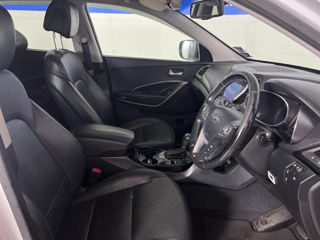 Photo '16' of Hyundai Santa FE