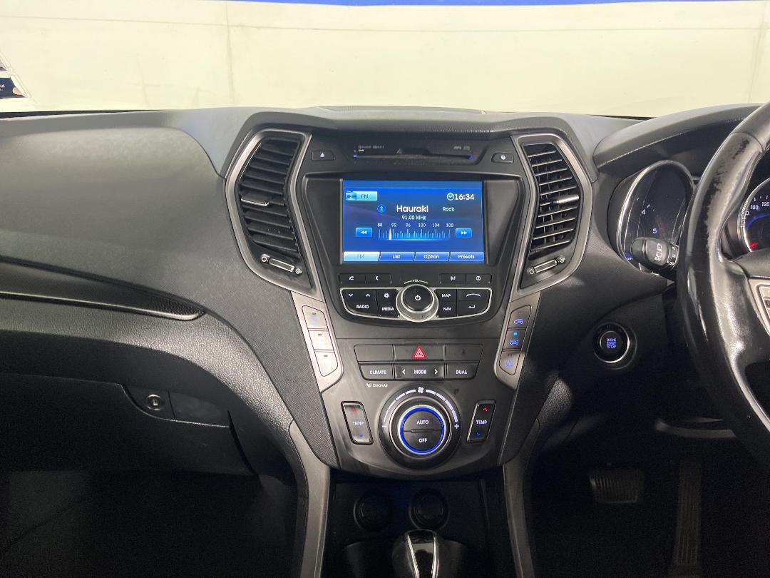 Photo '18' of Hyundai Santa FE