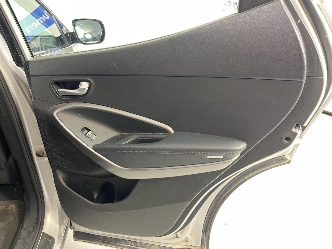 Photo '17' of Hyundai Santa FE DM Photo '17' of Hyundai Santa FE DM