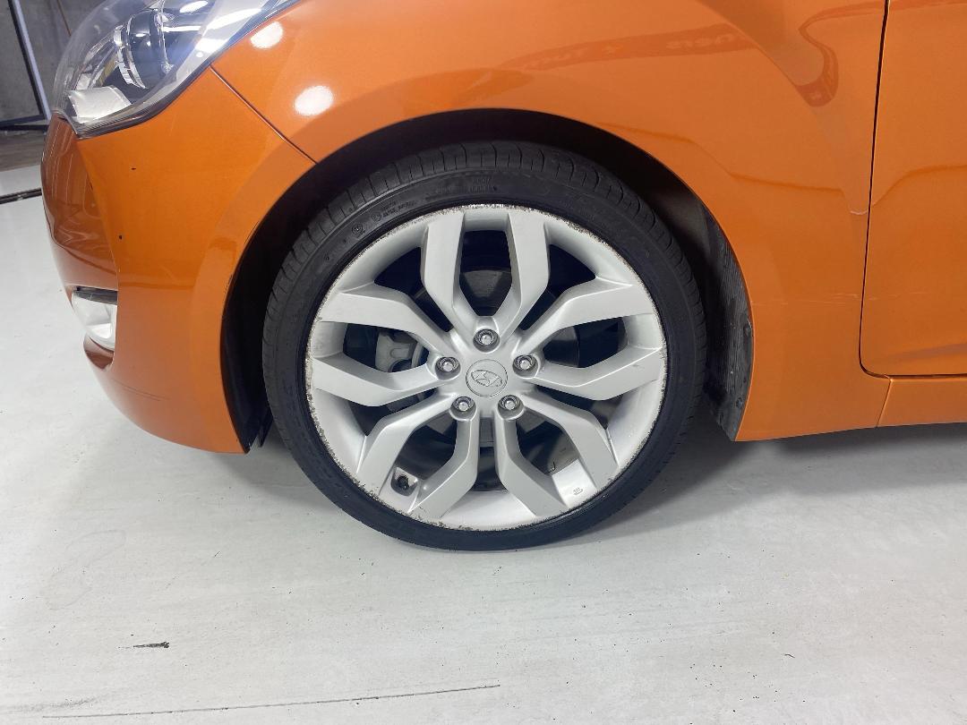 Photo '10' of Hyundai Veloster Photo '10' of Hyundai Veloster