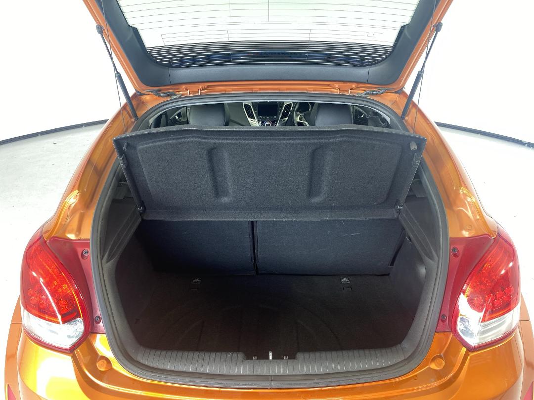 Photo '14' of Hyundai Veloster Photo '14' of Hyundai Veloster