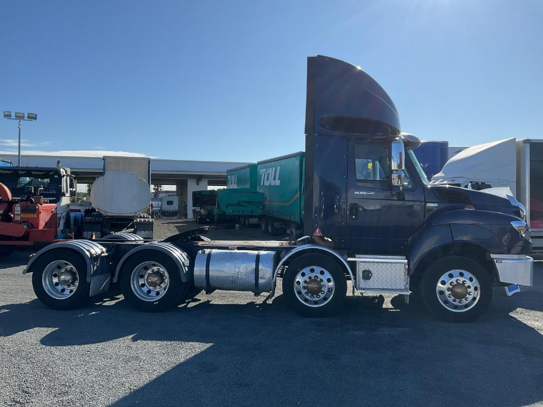 Photo '3' of International 7600 WORKSTAR Tractor Unit