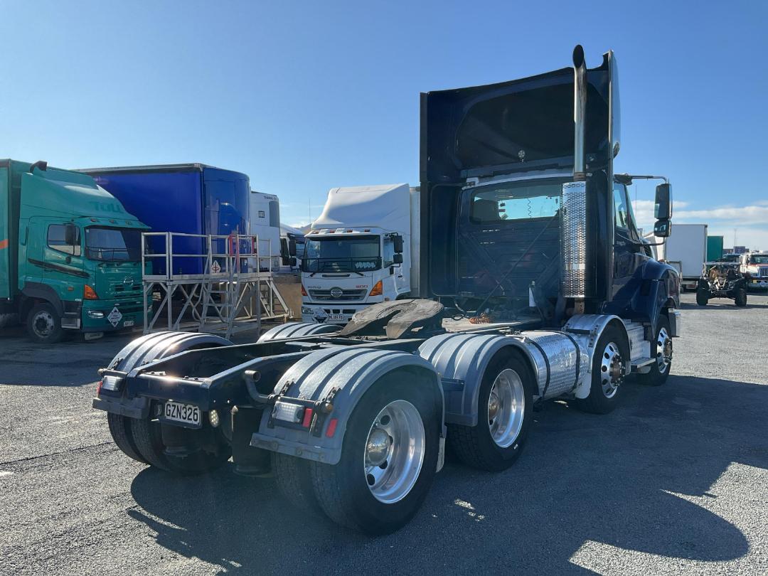 Photo '4' of International 7600 WORKSTAR Tractor Unit