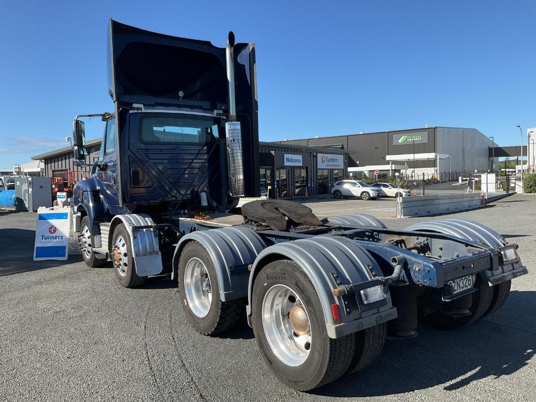 Photo '6' of International 7600 WORKSTAR Tractor Unit