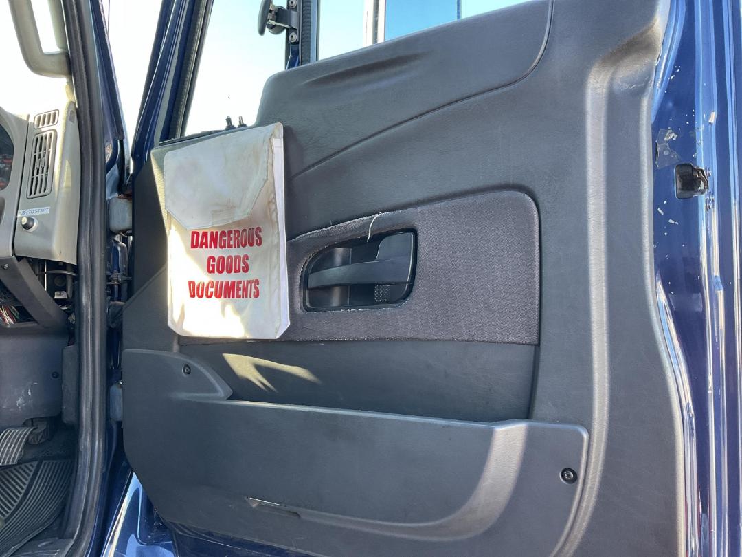 Photo '12' of International 7600 WORKSTAR Tractor Unit