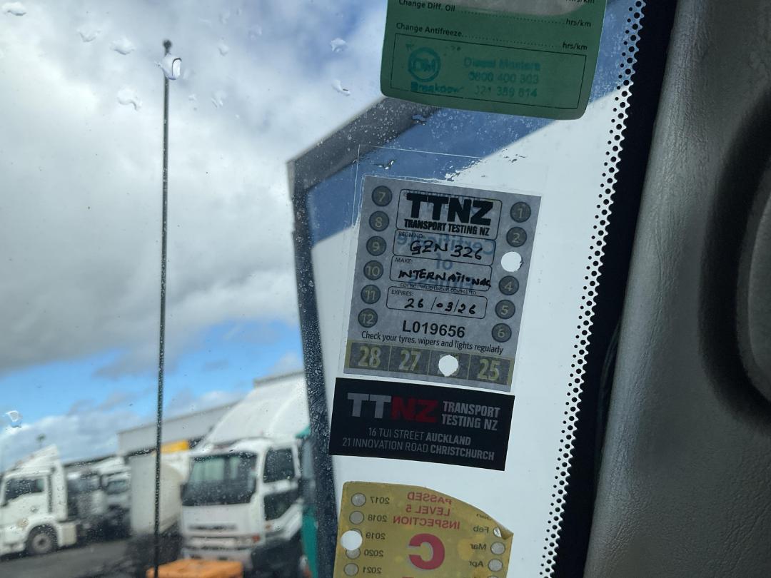 Photo '32' of International 7600 WORKSTAR Tractor Unit