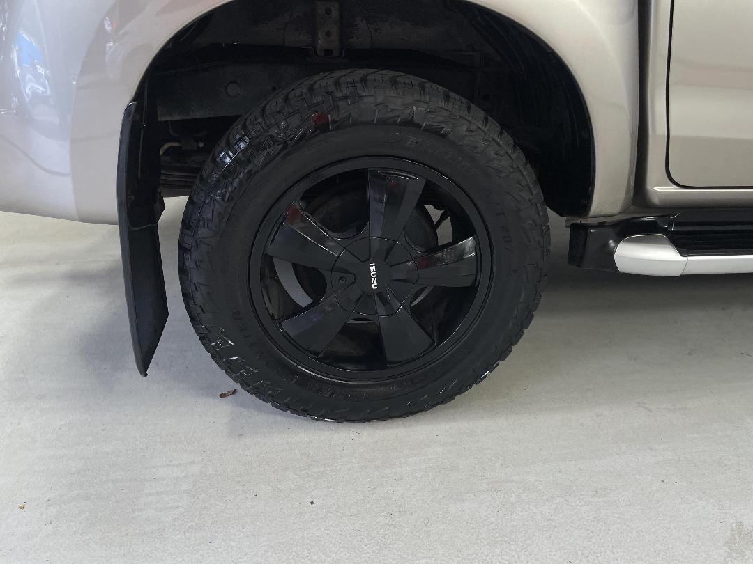 Photo '12' of Isuzu D-MAX