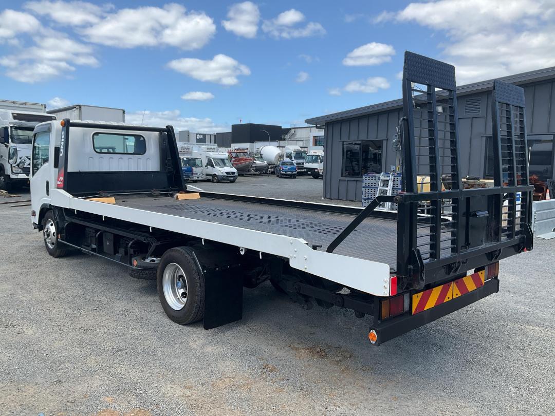 Photo '6' of Isuzu ELF Transporter