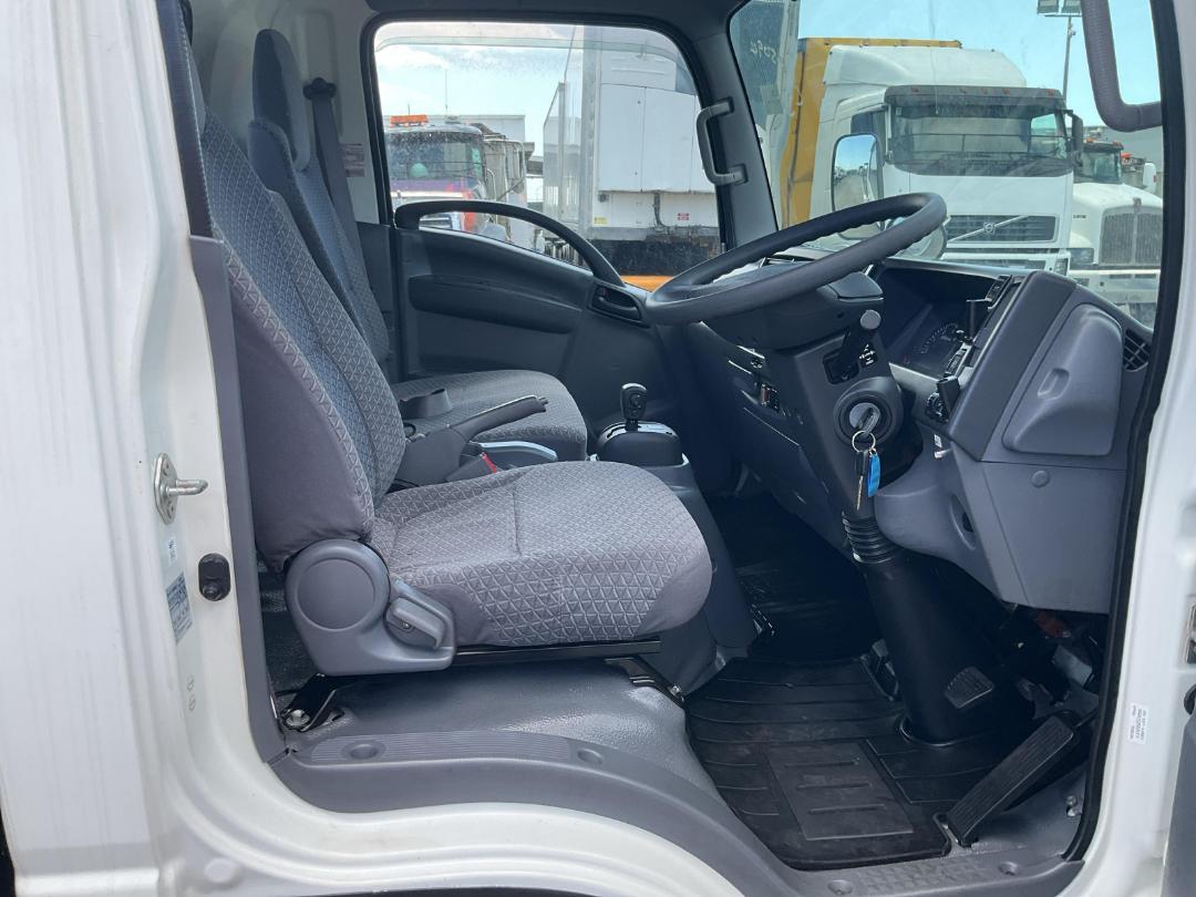 Photo '11' of Isuzu ELF Transporter