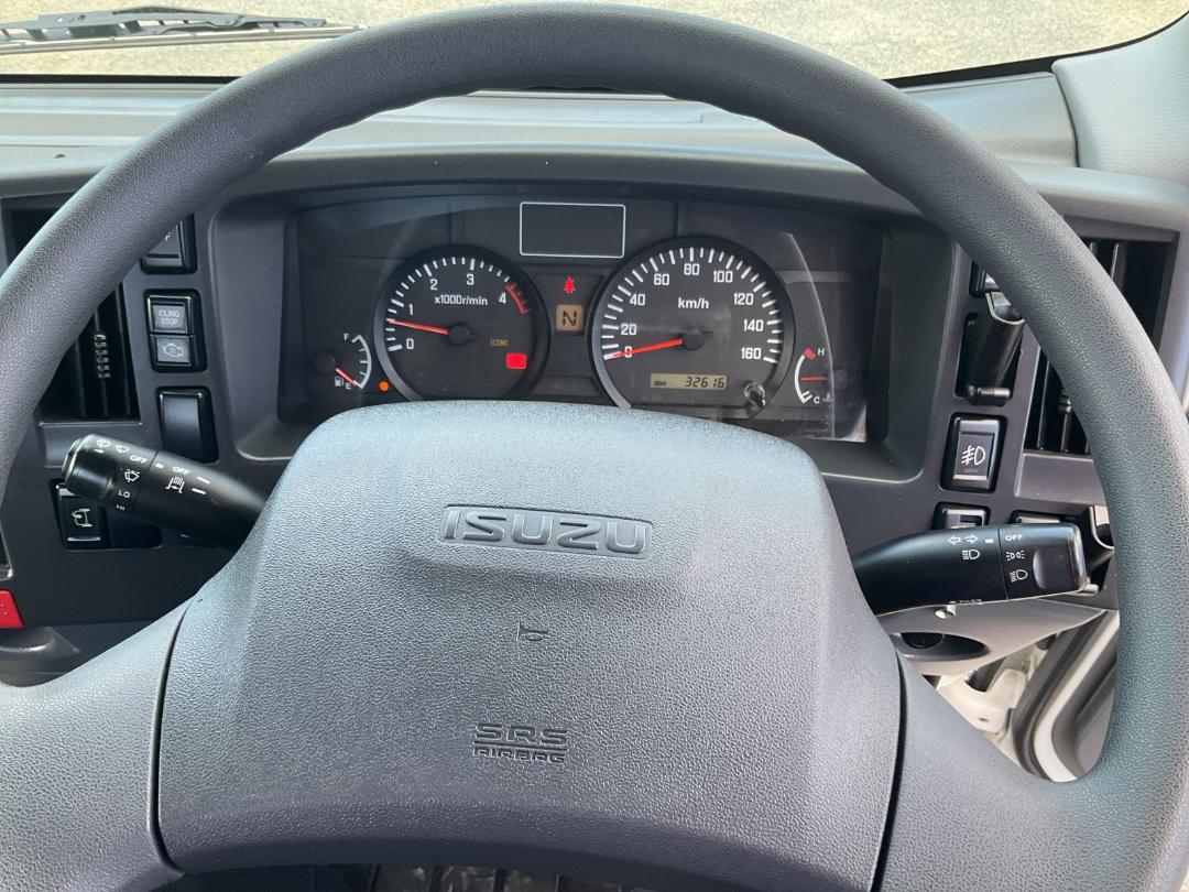 Photo '12' of Isuzu ELF Transporter