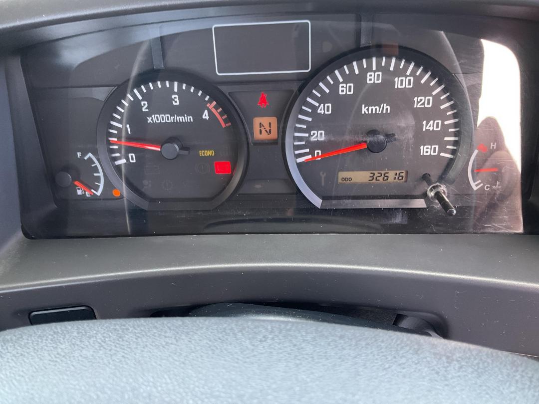 Photo '13' of Isuzu ELF Transporter