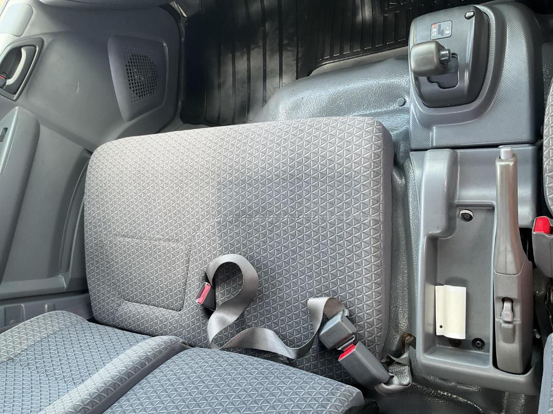 Photo '15' of Isuzu ELF Transporter